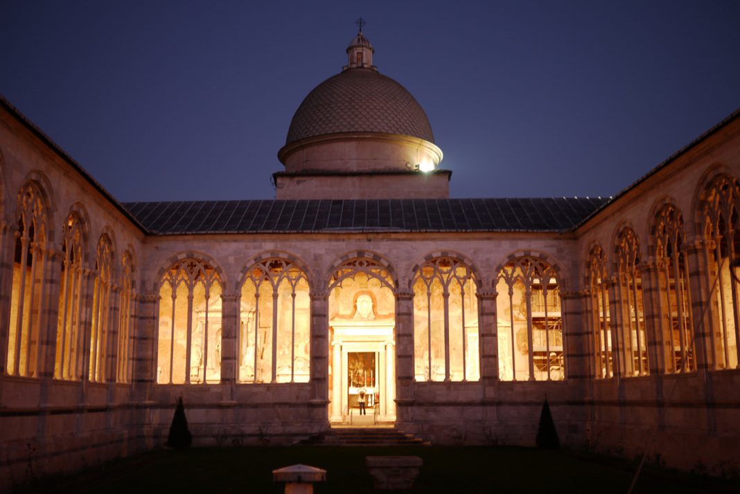 Camposanto di Pisa di notte