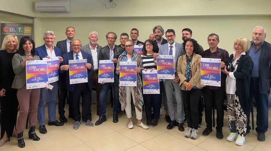 Pisa la presentazione della Cena sul Ponte di Mezzo