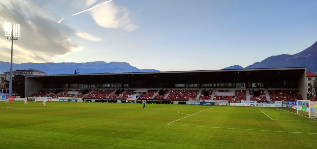 Tribuna_Zanvettor_nuova_-_Stadio_Druso_2_(cropped)