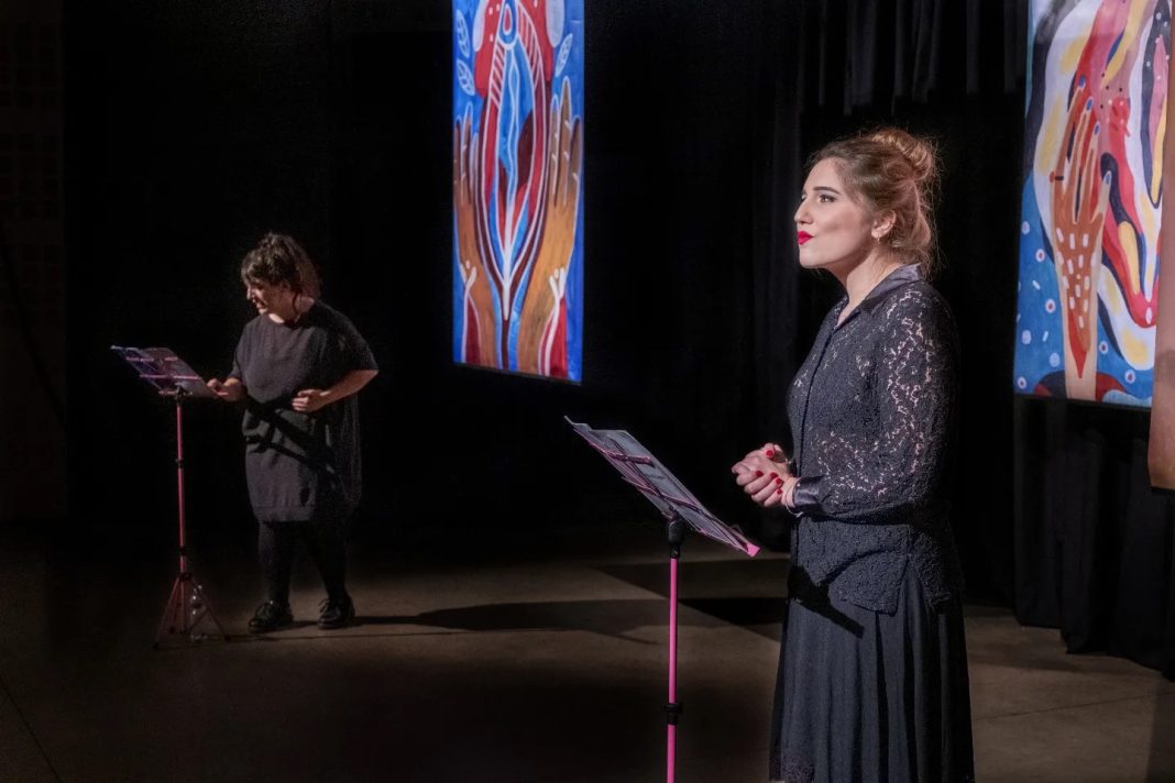 foto spettacolo con Virginia Risso in primo piano