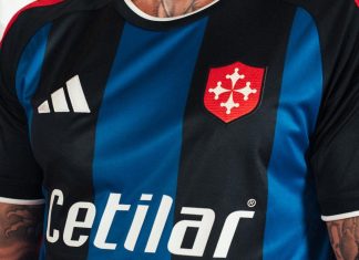 Pisa, presentata la nuova prima maglia 2026-27. Lo scudo rossocrociato sostituirà il logo per tutta la stagione