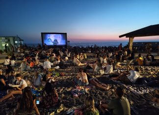 “CineMare 2026”: dal 3 al 7 agosto il Bagno degli Americani di Tirrenia diventa un cinema sotto le stelle. Al via la seconda parte delle proiezioni estive sulla spiaggia